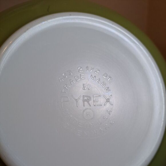 Vintage 60s Pyrex 2 1/2 Qt Bowl Verde Avocado Green 403 Glass Mixing Serving - Picture 8 of 11